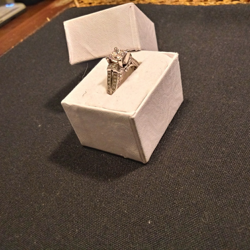 Silver ring - Picture 4 of 8